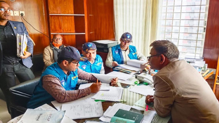 রাজশাহীতে বিএমডিএর দপ্তরে দুদকের অভিযান, নথিপত্র তলব