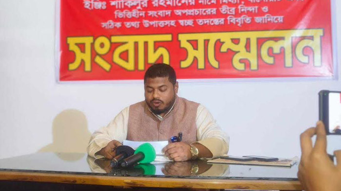 পবায় টেন্ডার বাক্স লুটের ঘটনায় ‘মিথ্যা অপপ্রচারের’ অভিযোগে সংবাদ সম্মেলন