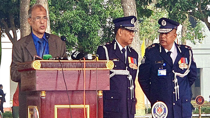 পুলিশ কারও এজেন্ডা বাস্তবায়ন করবে না : স্বরাষ্ট্র উপদেষ্টা
