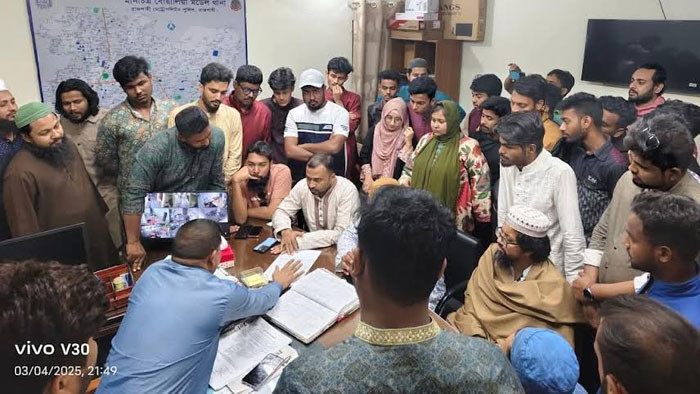 যৌথ বাহিনীর হাতে আটক যুবলীগের কর্মীকে বাঁচিয়ে দিলো পুলিশ