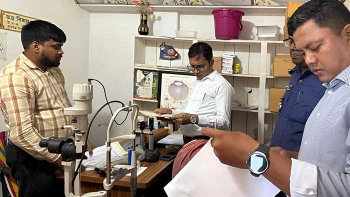 রামগড় এক ভূয়া চক্ষু চিকিৎসককে জরিমানা