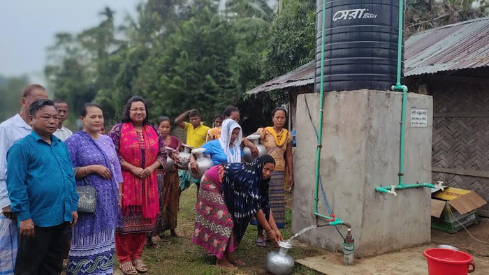রামগড় সীমান্তবর্তী দুর্গম পাড়ায় সুপেয় পানির উত্তোলনে প্রশাসনের জেনারেটর প্রদান
