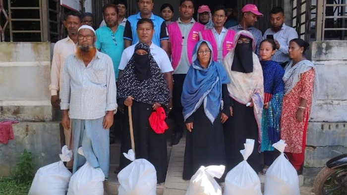 রামগড়ে বন্যার্তদের ত্রাণ ও স্বাস্থ্য সেবা প্রদানে উন্নয়ন সংস্থা ব্র্যাক