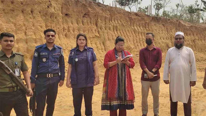 রামগড়ে পাহাড় কাটার দায়ে দুইজনকে ১ লক্ষ টাকা জরিমানা করেছে প্রশাসন