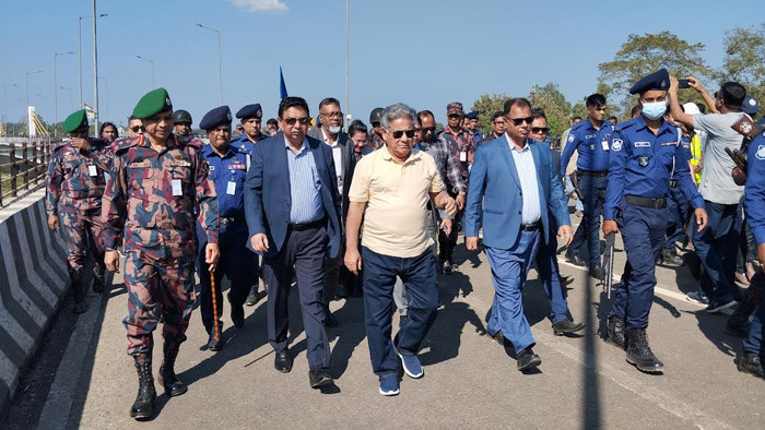 রামগড় স্থলবন্দরের উন্নয়নমূলক কার্যক্রম পরিদর্শনে উপদেষ্টা ড. এম সাখাওয়াত হোসেন