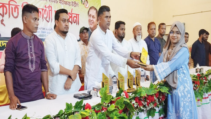 রামগড়ে এসএসসি ও সমমানের ২৪৫ কৃতী শিক্ষার্থীকে ছাত্রদলের সংবর্ধনা