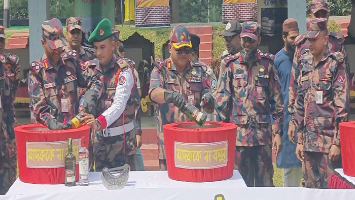 খাগড়াছড়িতে বিজিবির জব্দ করা প্রায় ৩ কোটি টাকার মাদক ধ্বংস খাগড়াছড়িতে বিজিবির জব্দ করা প্রায় ৩ কোটি টাকার মাদক ধ্বংস