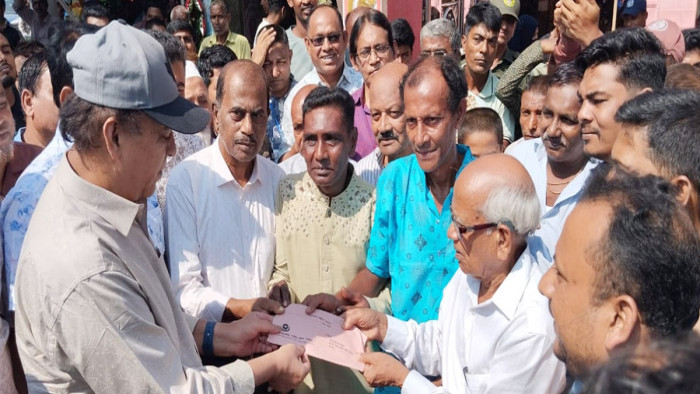 রামগড়ে পূজা মণ্ডপ ও বৌদ্ধ বিহারে অনুদান, ঢলে ক্ষতিগ্রস্তদের সহায়তা বিতরণ