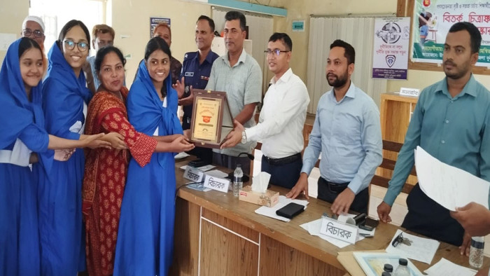 রামগড়ে দুর্নীতিবিরোধী বিতর্ক ও চিত্রাঙ্কন প্রতিযোগিতা