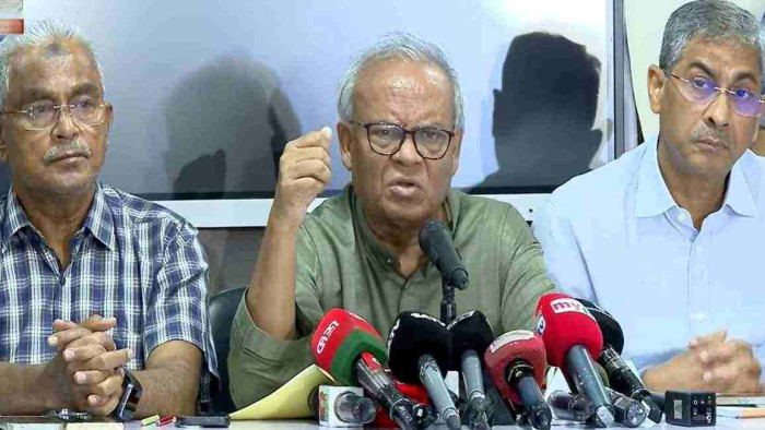 বাংলাদেশে জ্বালানি তেলের দাম কম: রিজভী বাংলাদেশে জ্বালানি তেলের দাম কম: রিজভী