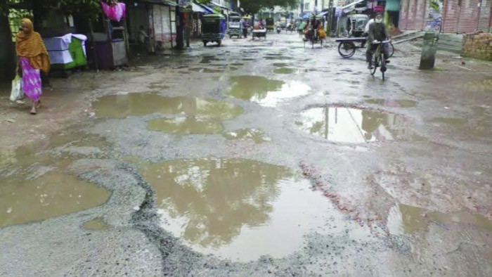 দুই যুগ ধরে সংস্কার হয় না সাতক্ষীরা-শ্যামনগর সড়ক