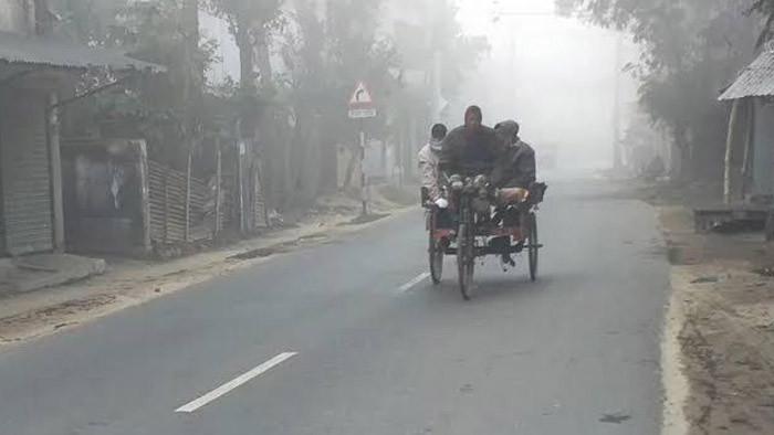 সাতক্ষীরায় শৈত্য প্রবাহের কারণে বিপাকে ছিন্নমূল ও দিনমজুর মানুষেরা