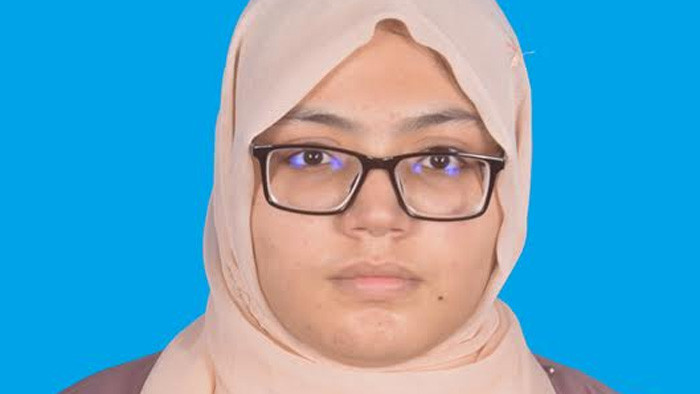 মির্জাপুরে টাকার অভাবে দৃষ্টিশক্তি নিভে যেতে বসেছে সানজিদার
