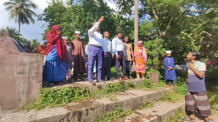 সাতক্ষীরায় পুকুরে ডুবে একই এলাকার দুই শিশুর মৃত্যু