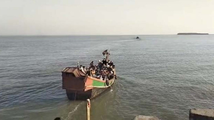 সেন্টমার্টিনে যাত্রীবাহী নৌযান চলবে কোস্টগার্ডের পাহারায়