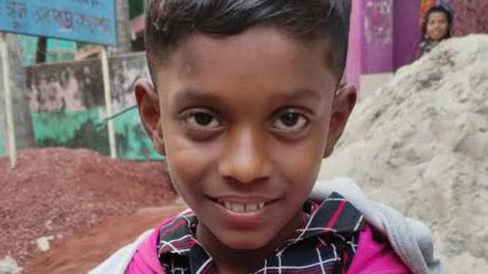 পথ শিশু তামিমকে সাতক্ষীরা শিশু পরিবারে হস্তান্তর