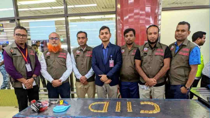 শাহজালালে একদিনে ১৩.৮৪ কেজি স্বর্ণ উদ্ধার, আটক ৩ শাহজালালে একদিনে ১৩.৮৪ কেজি স্বর্ণ উদ্ধার, আটক ৩