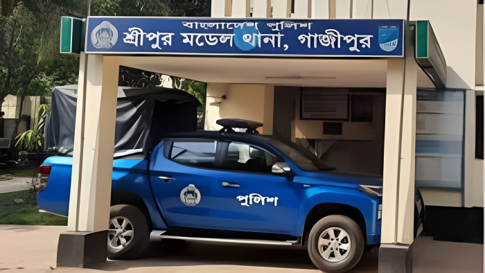 ছেলেকে হত্যার পর থানায় আত্মসমর্পণ করলেন বাবা