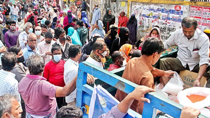 টিসিবির ট্রাকে হাজার টাকার নিত্যপণ্য মিলবে ৬১০ টাকায়