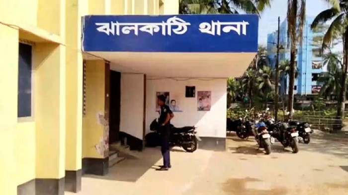 পরকীয়ার প্রেমিক রেখে স্বামীর সঙ্গে যেতে বলায় ঝালকাঠি থানায় তরুণীর বিষপান