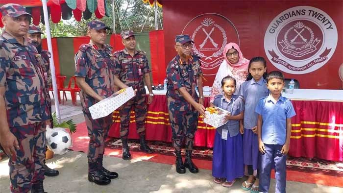 সুবিধাবঞ্চিত মানুষের মাঝে বিনামূল্যে চিকিৎসাসেবা ওষুধ বিতরণ বিজিবির