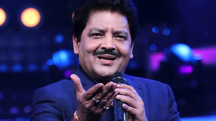মঞ্চে নারীভক্তকে চুমু, সমালোচনার মুখে যা বললেন উদিত নারায়ণ