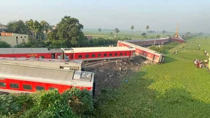 ভারতে এক্সপ্রেস ট্রেন লাইনচ্যুত, নিহত চার