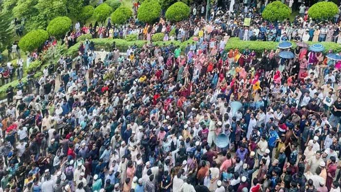 সাজিদ মৃত্যুর রহস্য উদঘাটনে প্রশাসনের গাফিলতি ; আন্দোলনে উত্তাল ইবি ক্যাম্পাস
