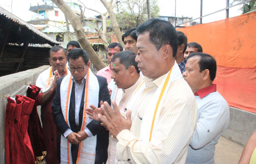 রাঙ্গামাটি কালী মন্দিরের মগেদ্বশ্বরী সেবালয়ের ভিত্তিপ্রস্তর স্থাপন করেছেন জেলা পরিষদ চেয়ারম্যান