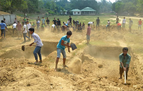 খেলার মাঠে স্কুল ভবন নির্মাণে এলাকাবাসির বাধা 