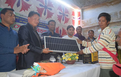 বিলাইছড়ির দূর্গম ফারুয়ার দুস্থ জনগণের মাঝে সোলার প্যানেল বিতরণ 