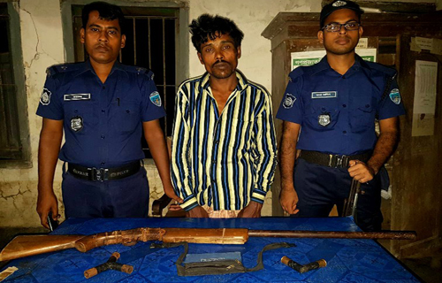 লামায় অস্ত্র সহ ১জন গ্রেফতার