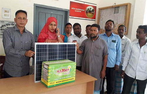 লামা রুপসীপাড়ায় সোলার ও স্ট্রিট লাইট বিতরণ