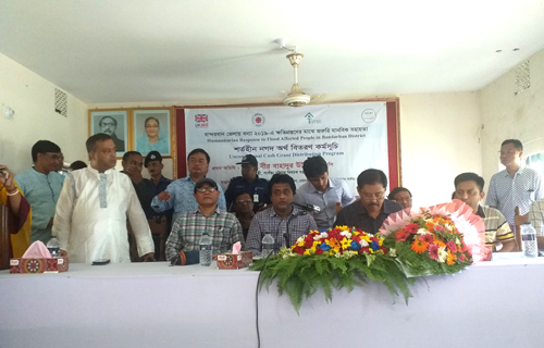 রোয়াংছড়িতে বন্যার ক্ষতিগ্রস্তদের শর্তহীন নগদ অর্থ ও ভিজিএফ চাউল বিতরণ