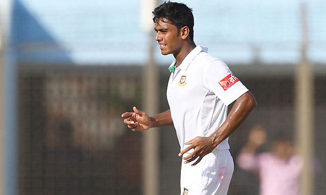 ২৯৩ রানে অল আউট ইংল্যান্ড