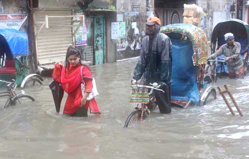 সমন্বয়হীন পদক্ষেপে বাড়ছে জলাবদ্ধতা
