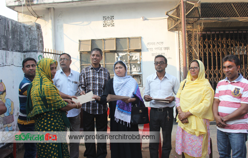রাঙ্গামাটির বিএডিসি এলাকায় অগ্নি দূর্গতদের মাঝে নগদ অর্থ বিতরণ