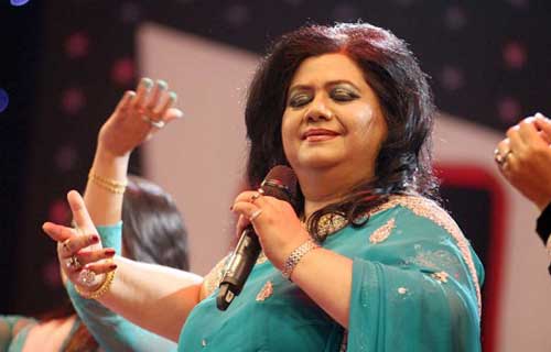 লন্ডনে আজীবন সম্মাননা পেলেন রুনা লায়লা