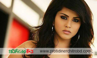 সানি লিওনের বিরুদ্ধে পূজার ১০০ কোটির মামলা!