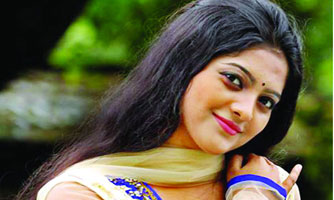 নতুন চমক নিয়ে সালমা!